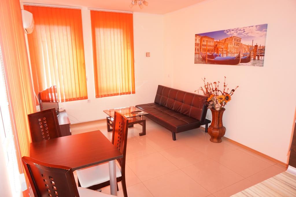 Apartment Patriarh Evtimiy Burgas Esterno foto